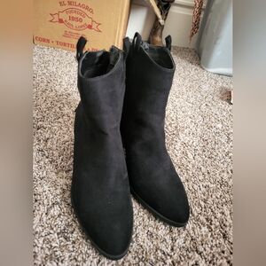 Black heel boots